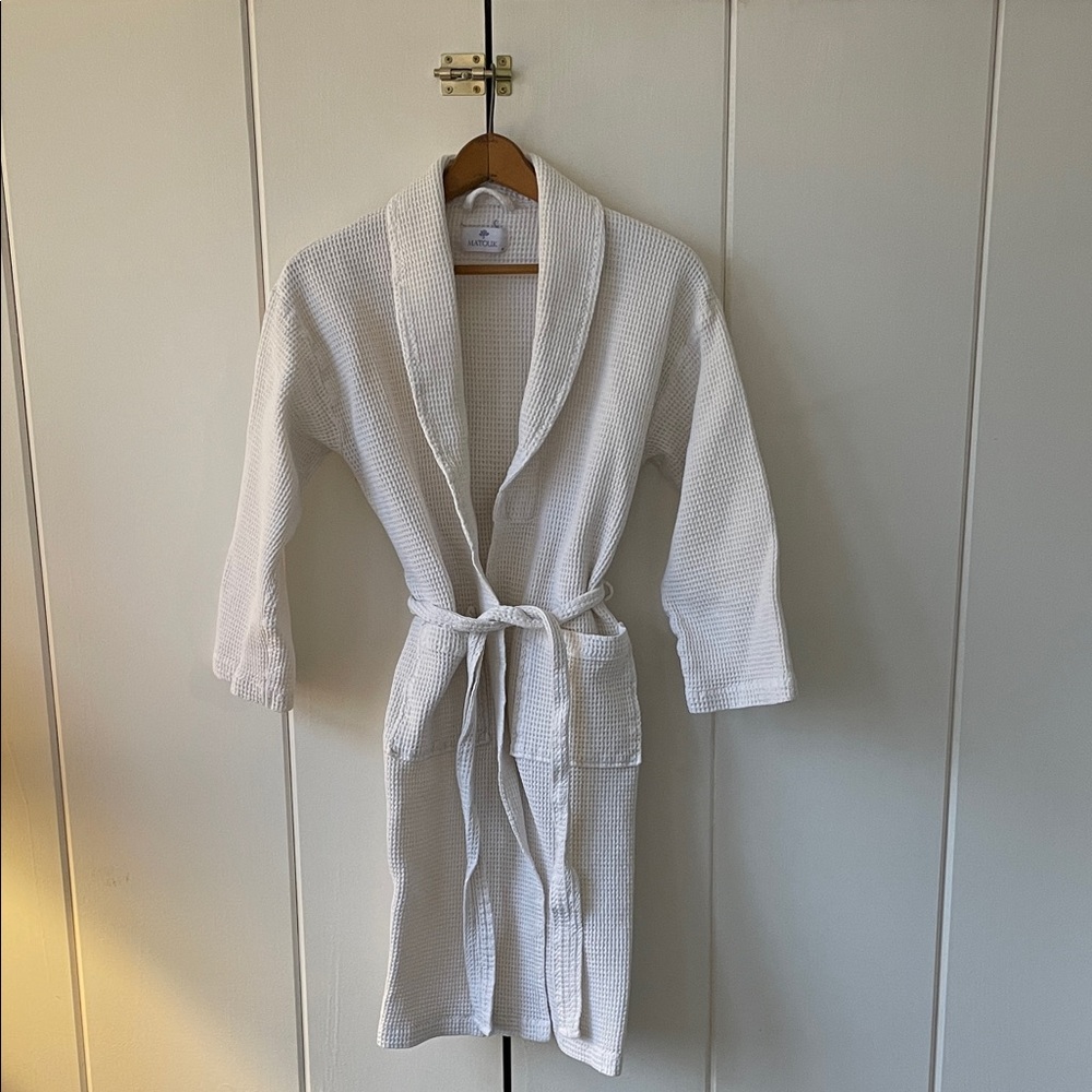 Matouk White Waffle Weave Robe with Shawl Collar XS